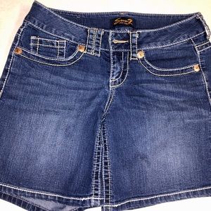 Seven7 Jean Shorts size 2 (pristine condition)